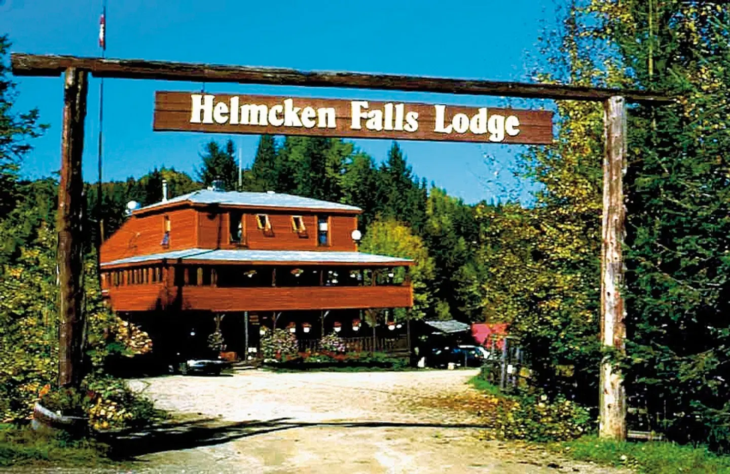 Helmcken Falls Lodge EXTERIOR