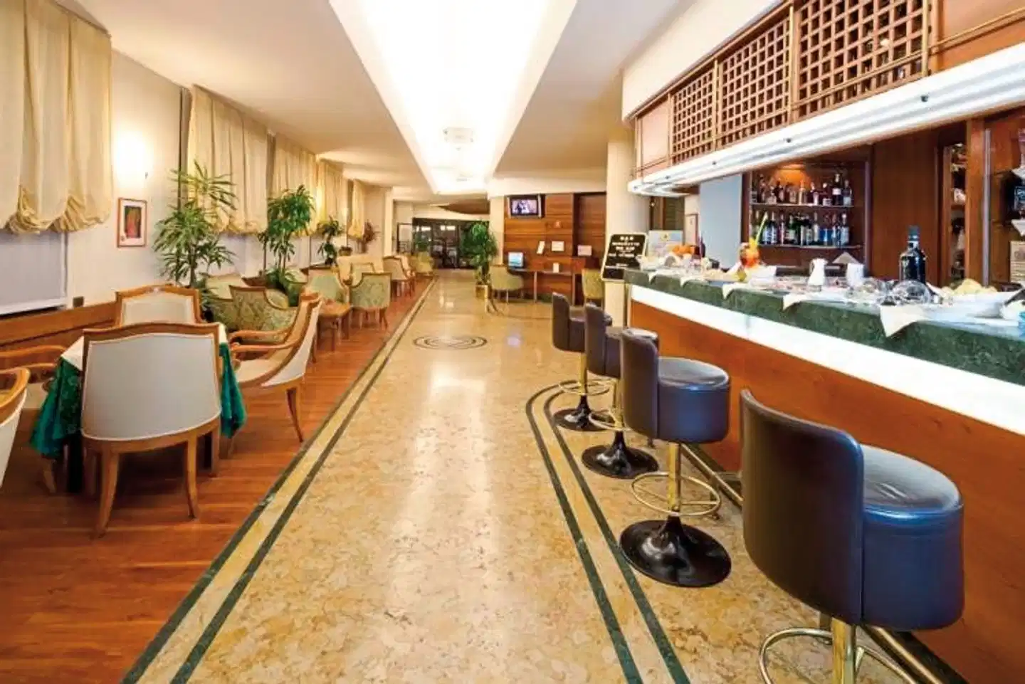 Hotel Mirage Sure by Best Western - inkl. 1 Ticket Eishockey GER - USA Bar