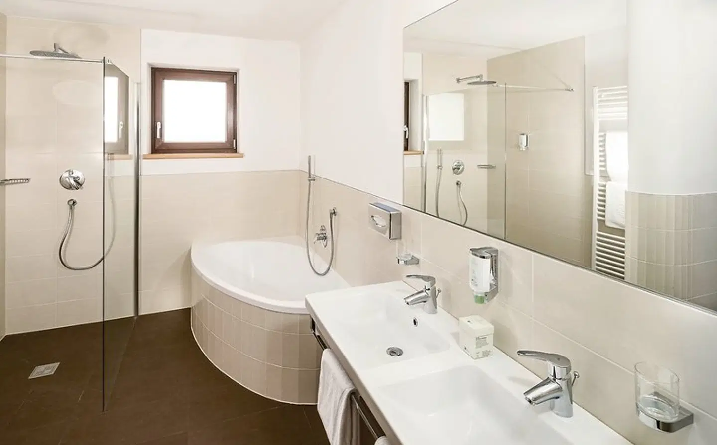 Almina Family & Spa Badezimmer