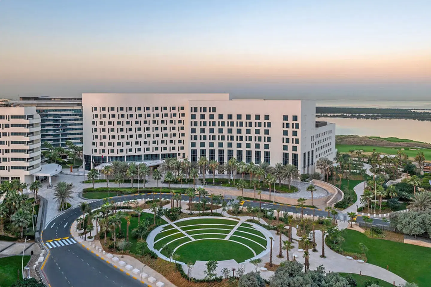 Crowne Plaza Abu Dhabi - Yas Island EXTERIOR