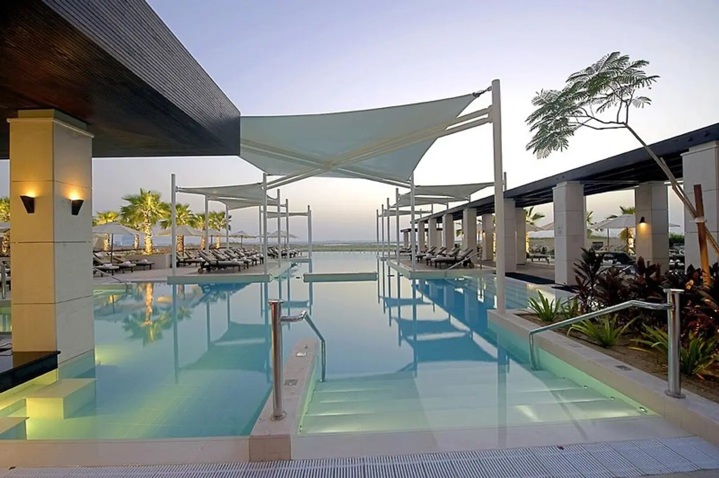 Crowne Plaza Abu Dhabi - Yas Island OUTDOOR_POOL