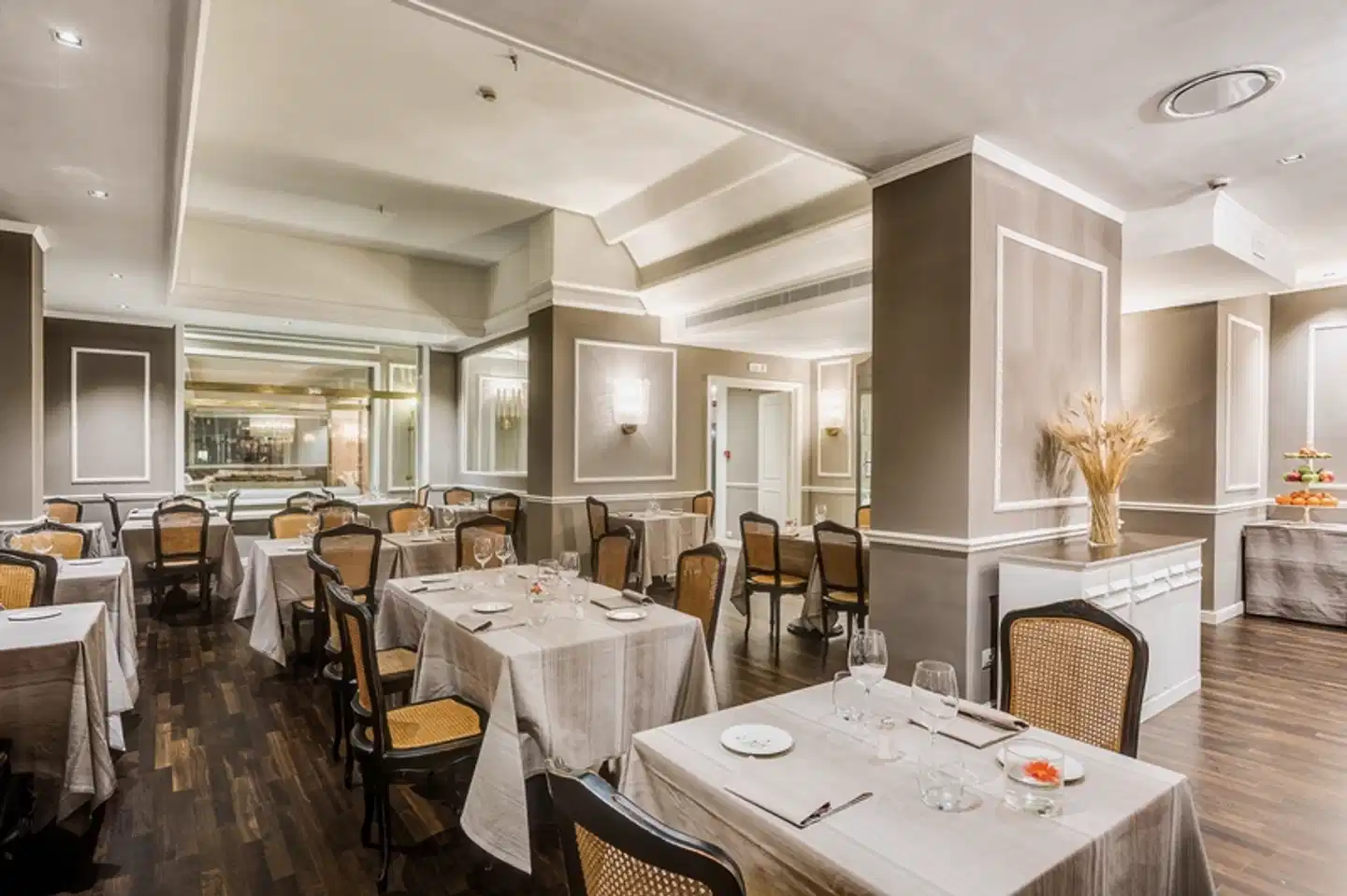 Plaza Hotel Lucchesi Restaurant