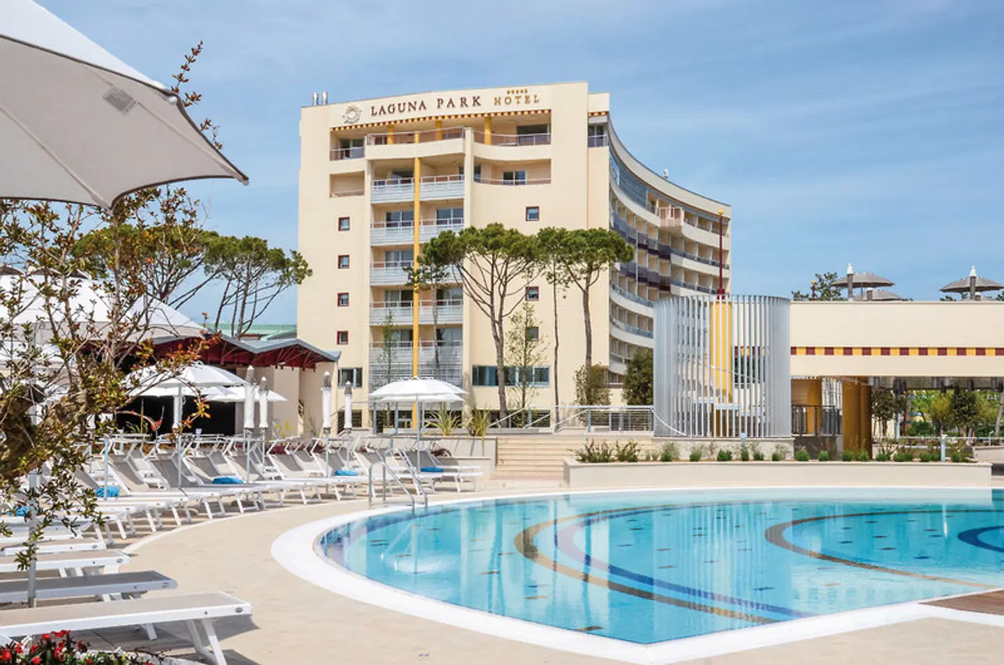 Laguna Park Hotel OUTDOOR_POOL