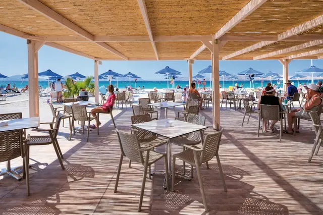 Caravia Beach Hotel Terrasse