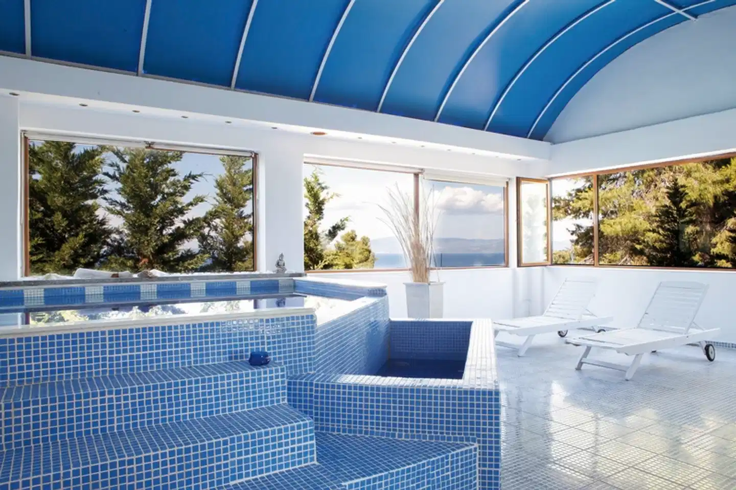 Alia Palace Hallenbad