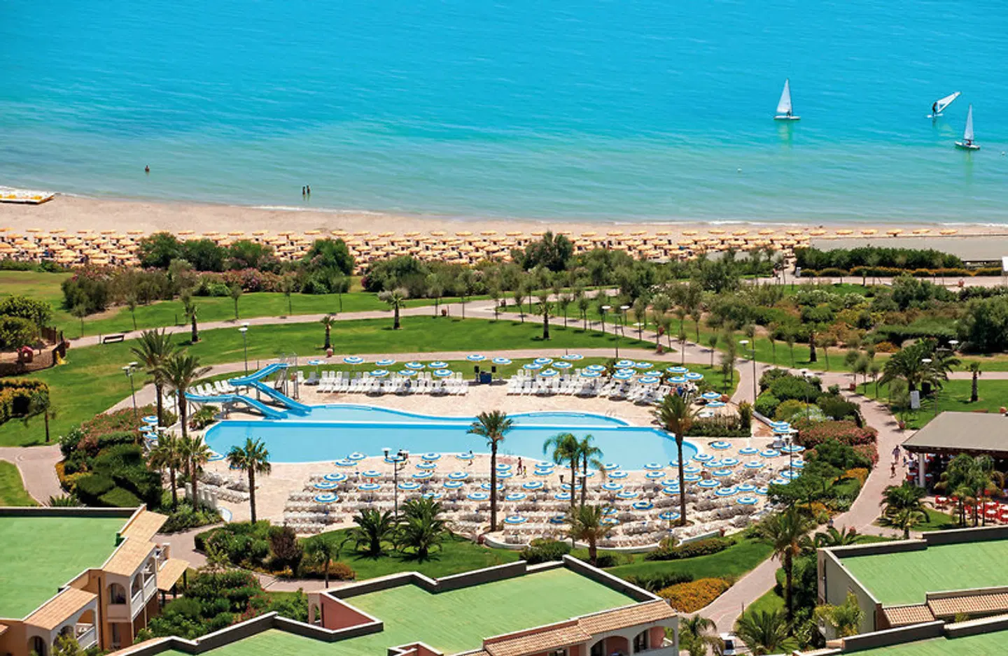 Serenusa Resort OUTDOOR_POOL