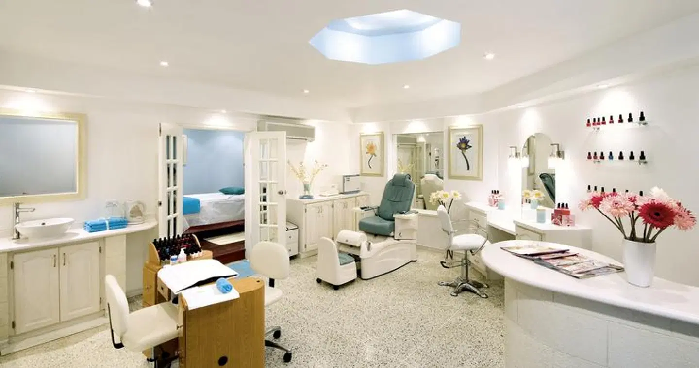 Mango Bay SPORT_AND_ENTERTAINMENT