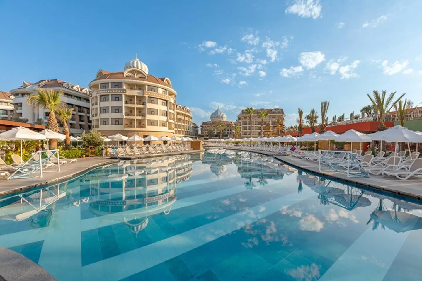 Kirman Belazur Resort & Spa OUTDOOR_POOL