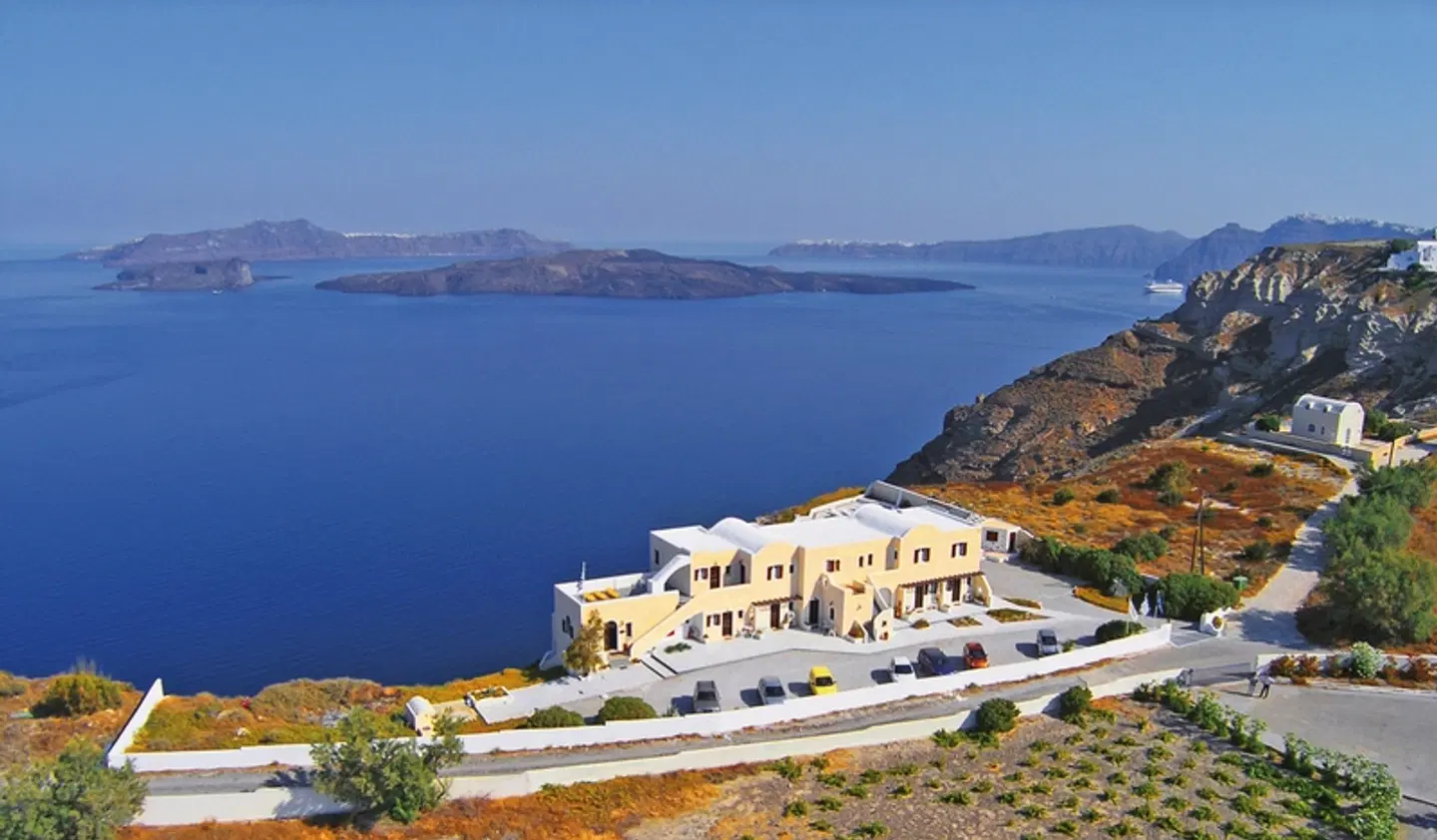 Caldera's Dolphin EXTERIOR