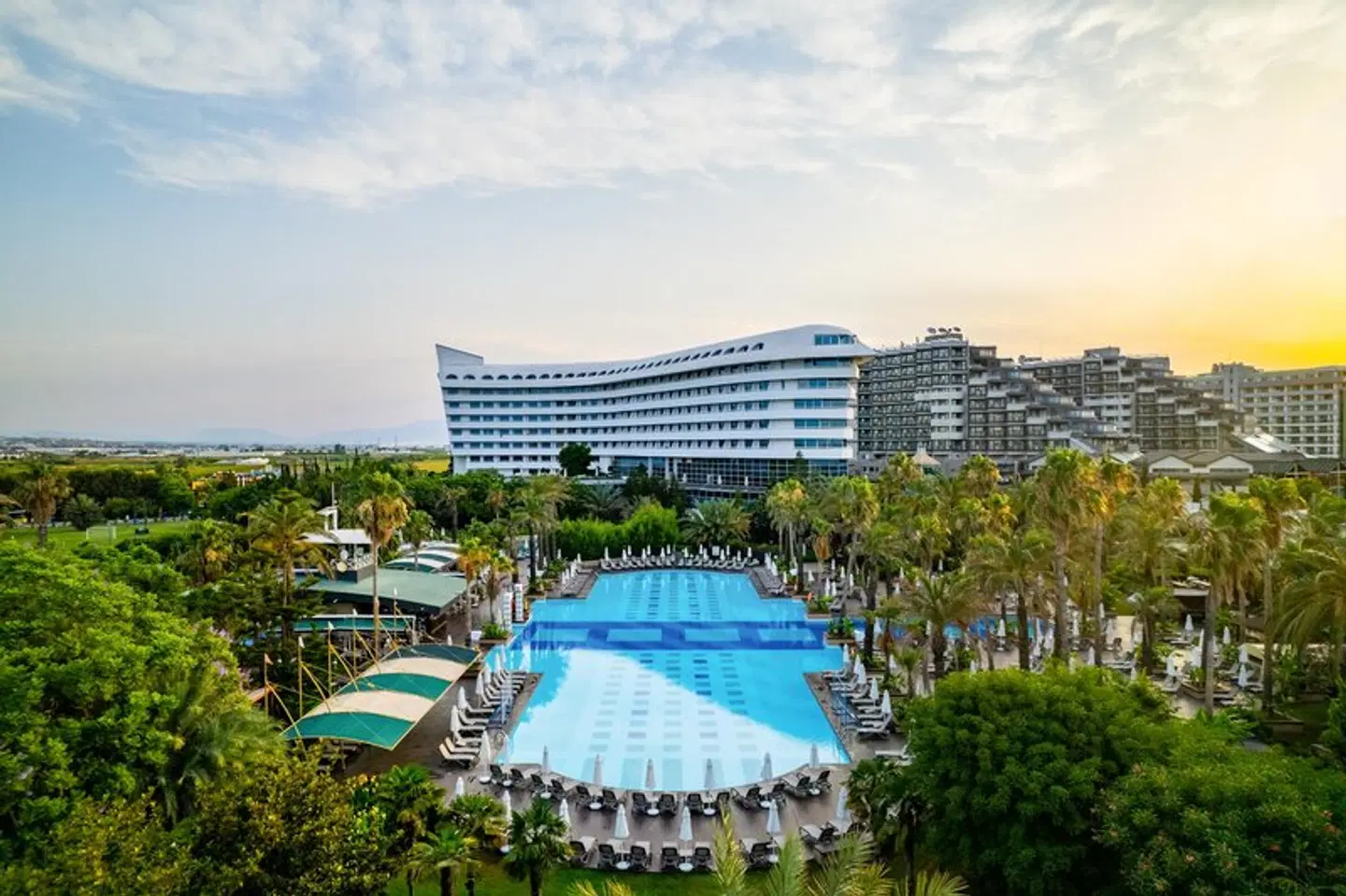 Concorde de Luxe Resort OUTDOOR_POOL