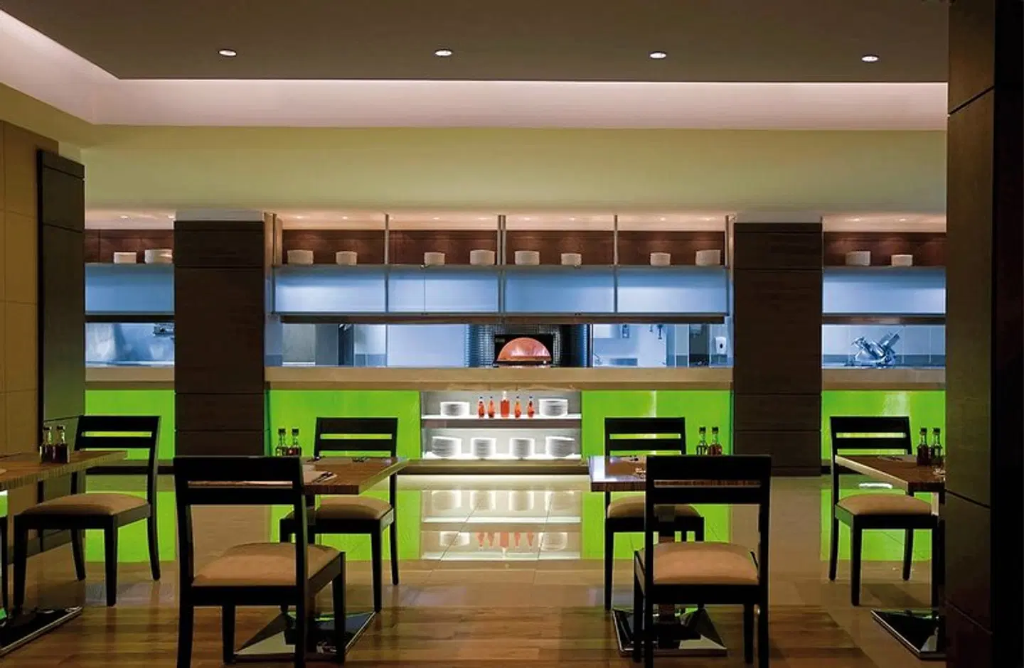 Traders Hotel, Qaryat Al Beri, Abu Dhabi BAR