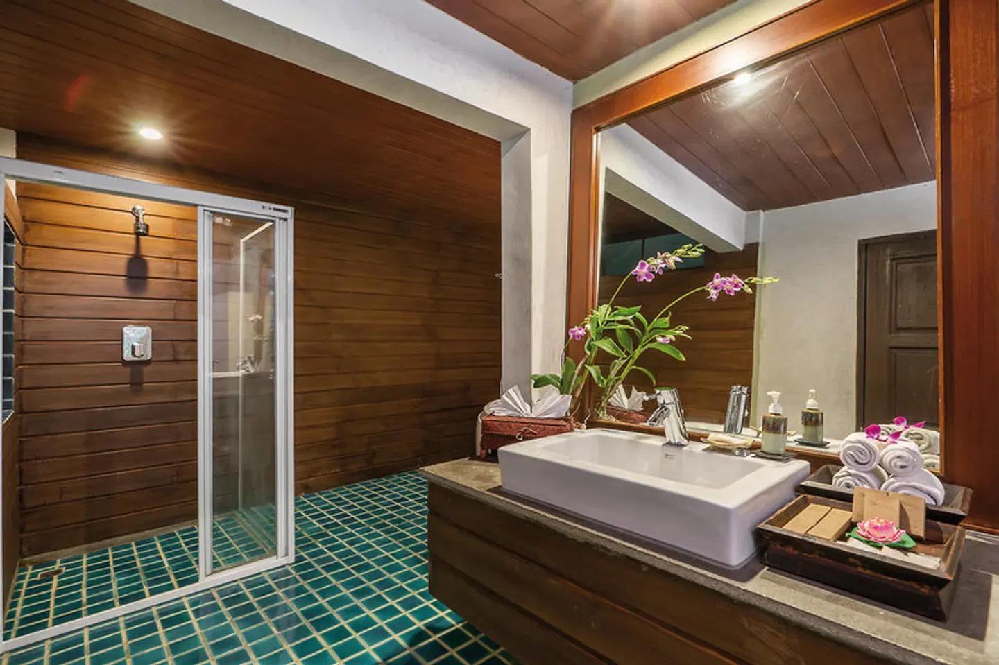 Khaolak Wanaburee Resort BATHROOM