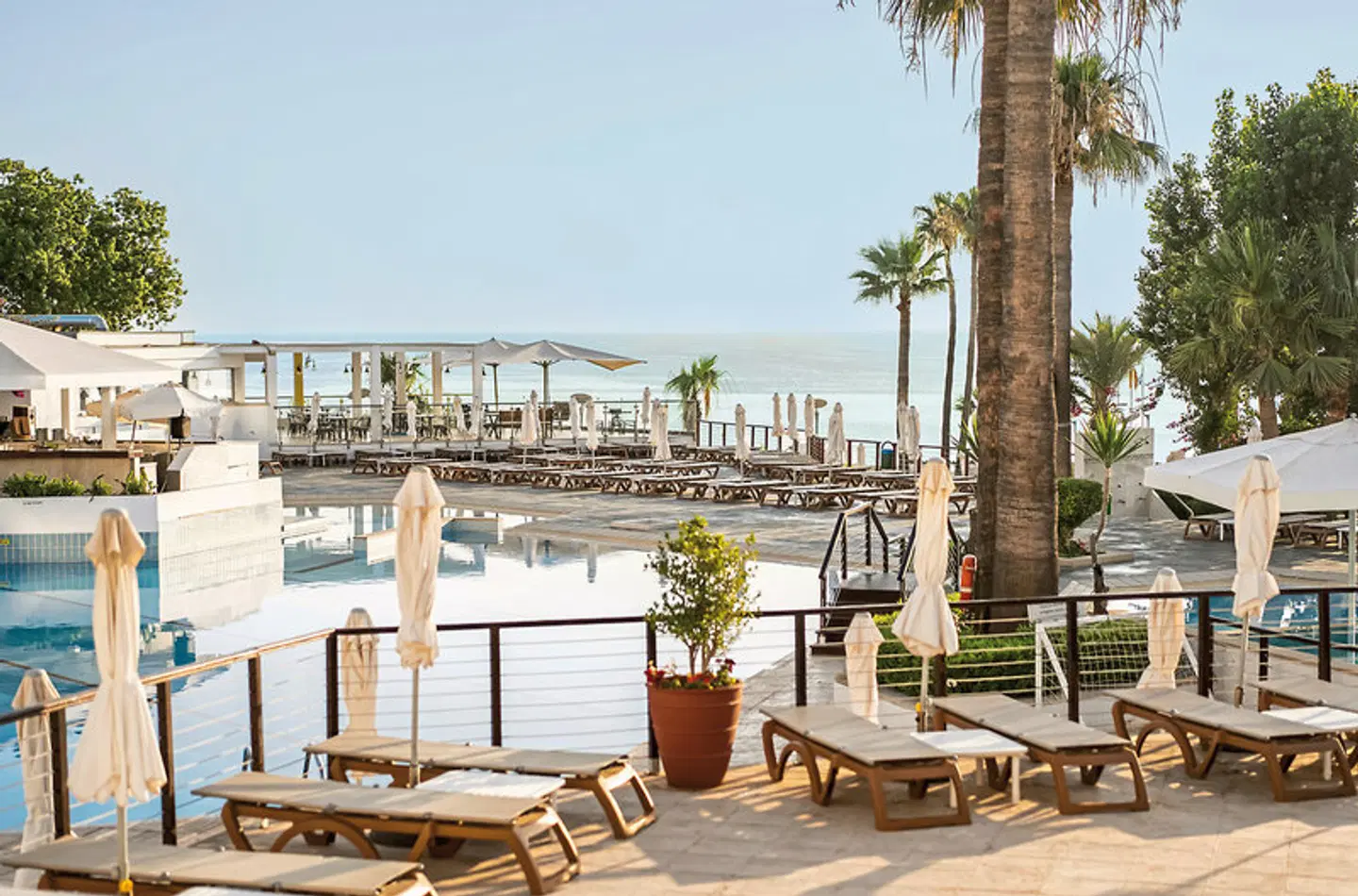 The Golden Coast Beach TERRACE