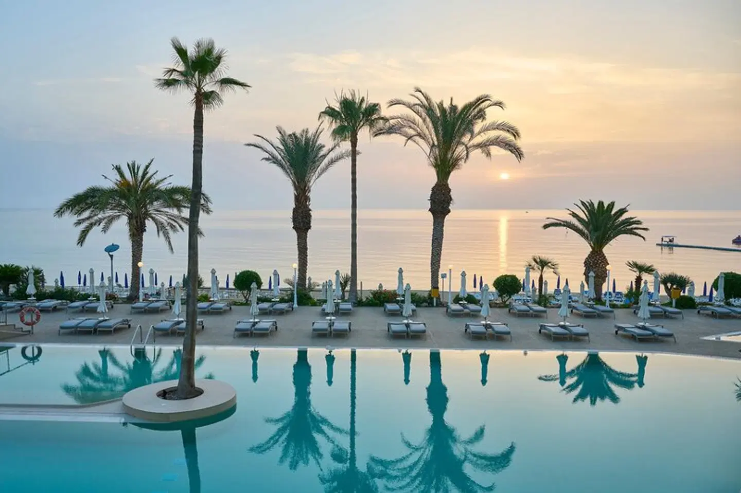 Sunrise Beach Hotel OUTDOOR_POOL