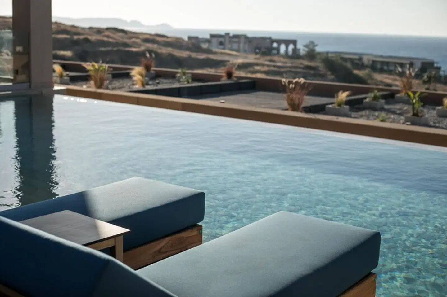 Este Elegant Suites & Villas OUTDOOR_POOL