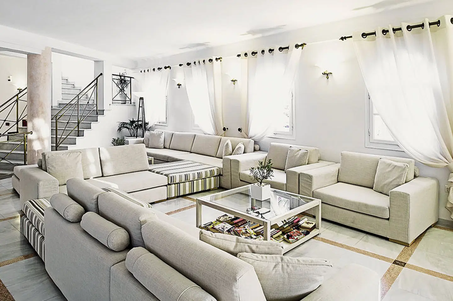 Aegean Plaza LOUNGE_LOBBY