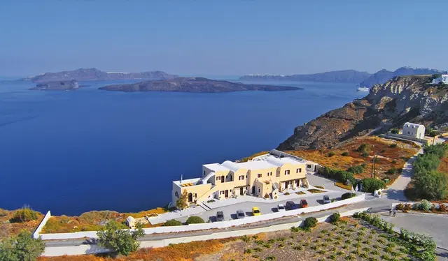 Caldera's Dolphin EXTERIOR