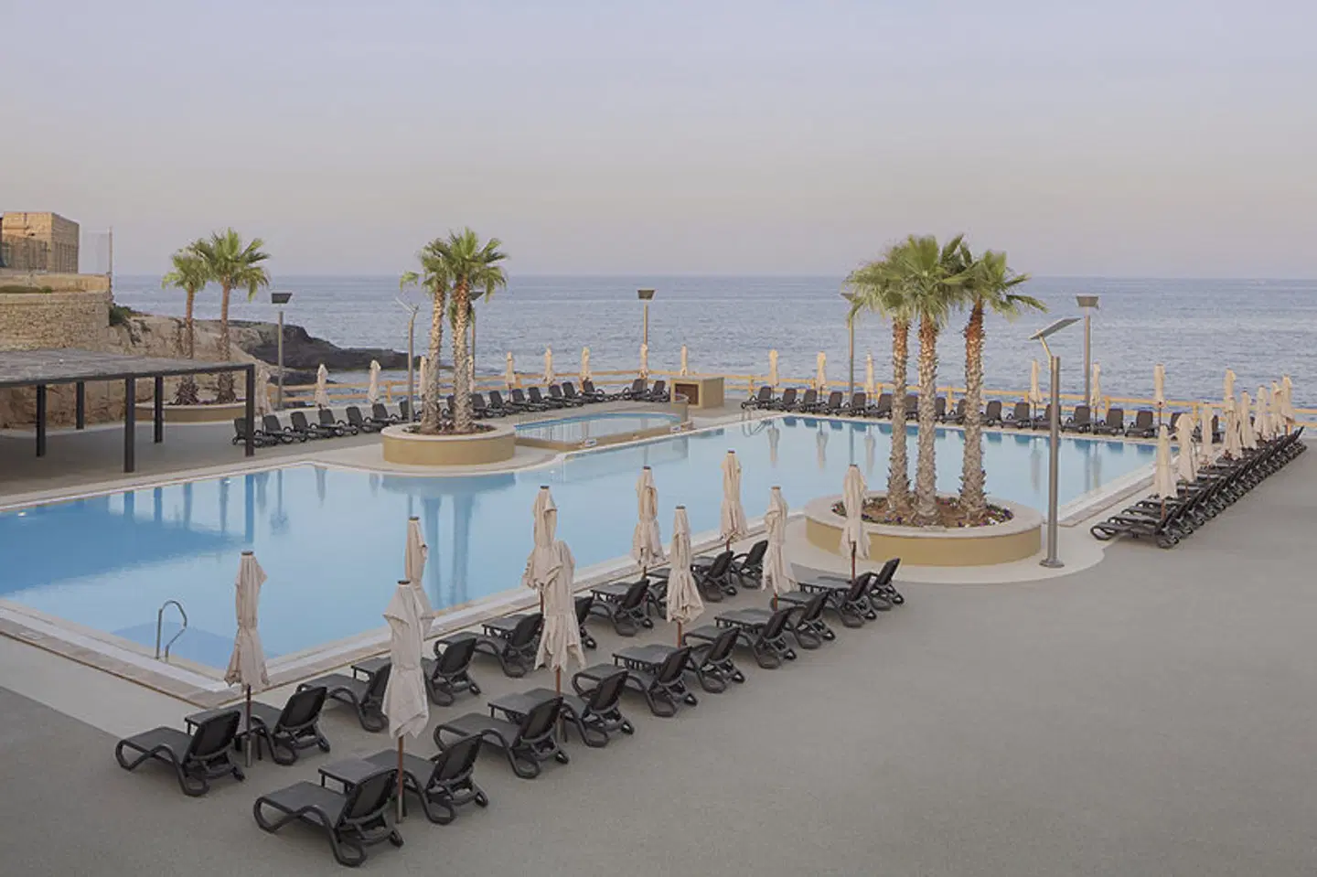 The Westin Dragonara Resort OUTDOOR_POOL