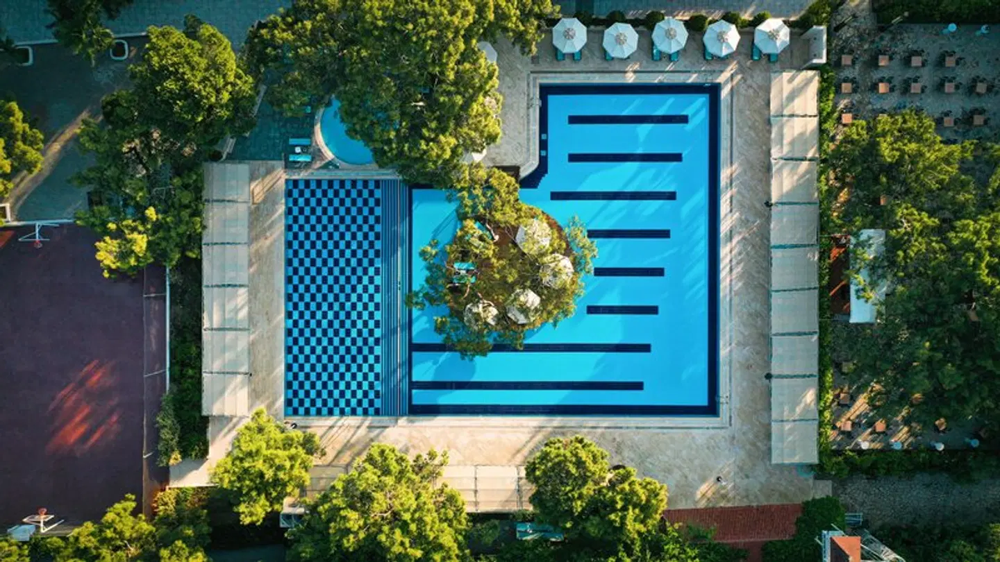 Crystal Prestige Pearl Collection OUTDOOR_POOL
