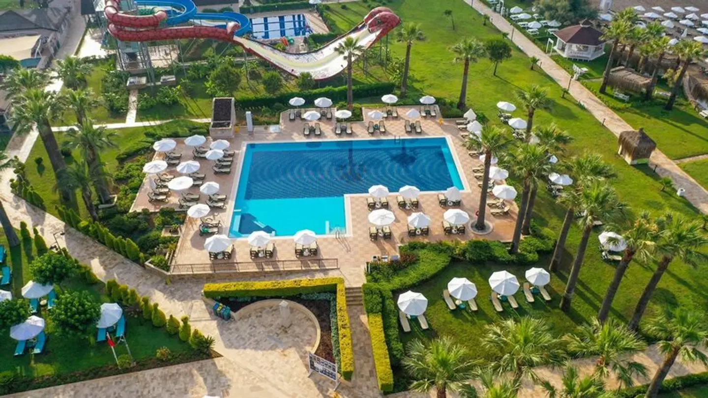Crystal Tat Beach Pearl Collection OUTDOOR_POOL