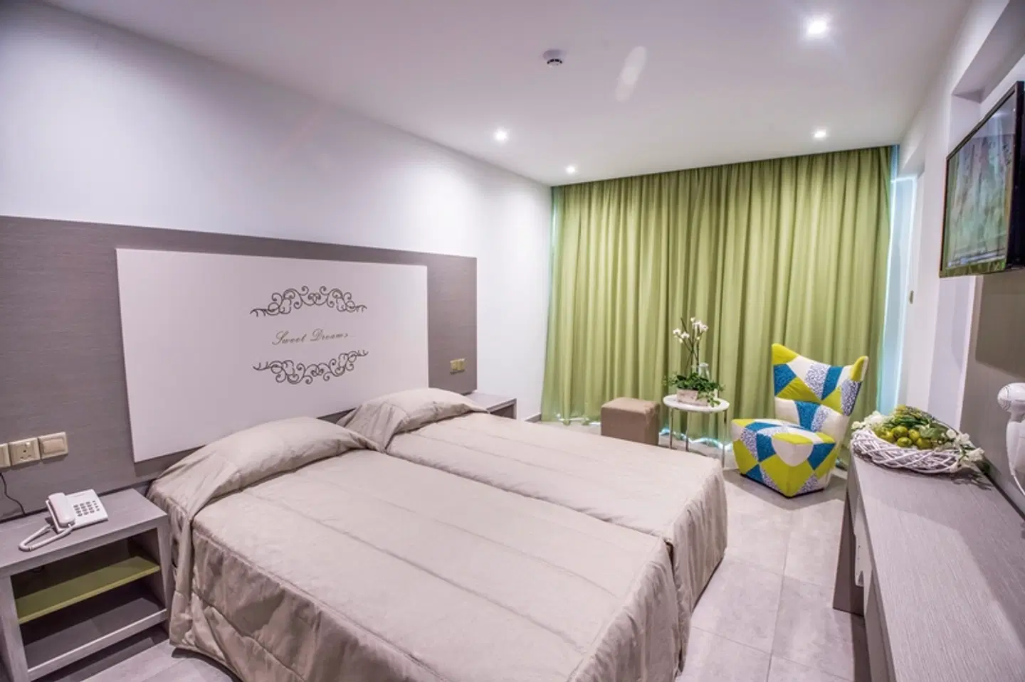 Nicholas Color Hotel ROOM_EXAMPLE