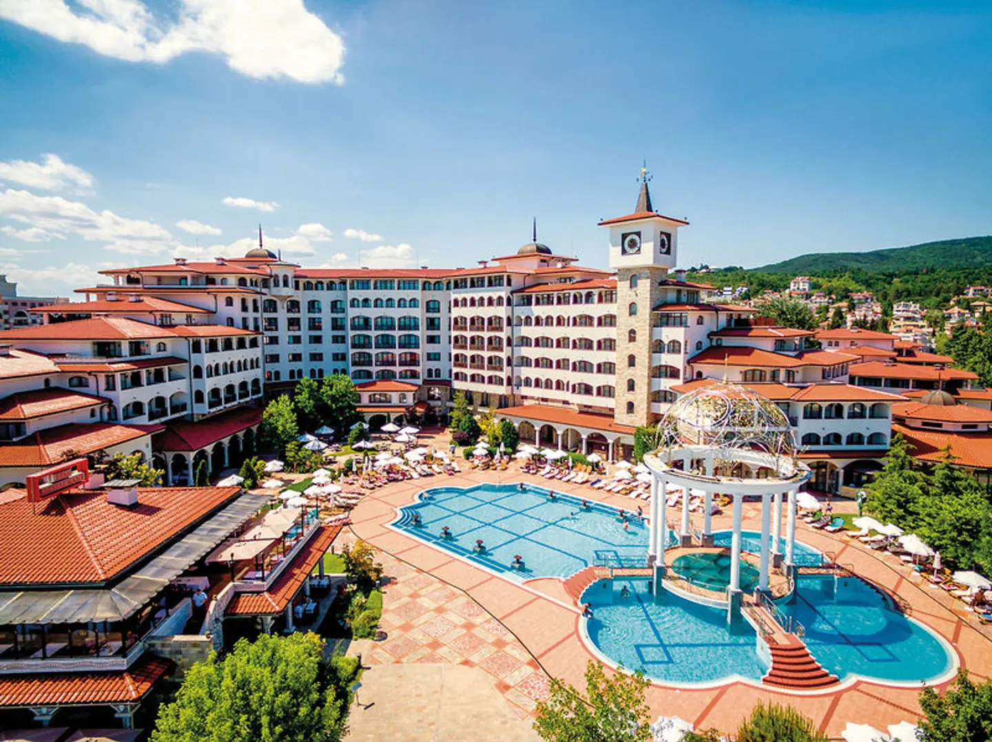 Helena Sands EXTERIOR