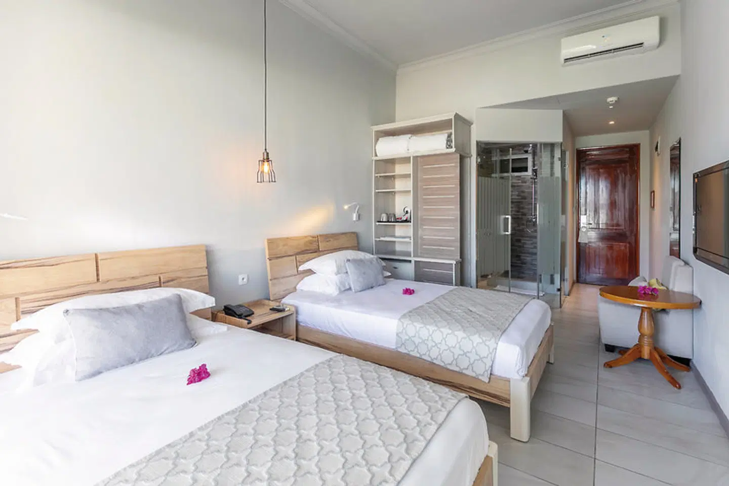 Le Peninsula Bay Beach Resort & Spa ROOM_EXAMPLE
