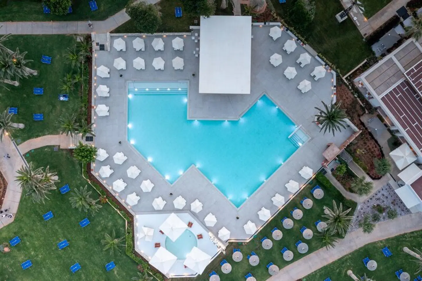 Anissa Beach OUTDOOR_POOL