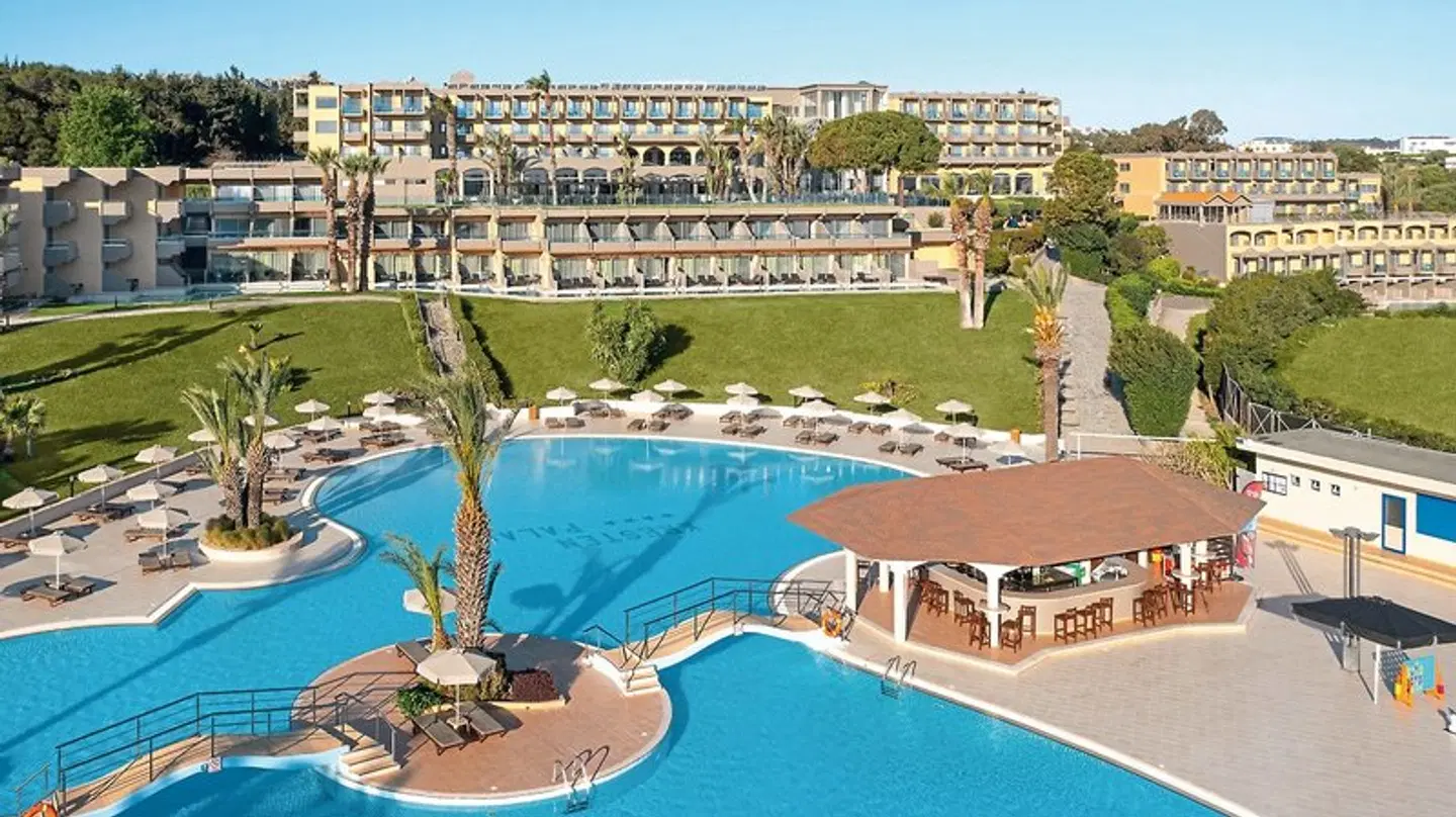 Kresten Palace Hotel OUTDOOR_POOL