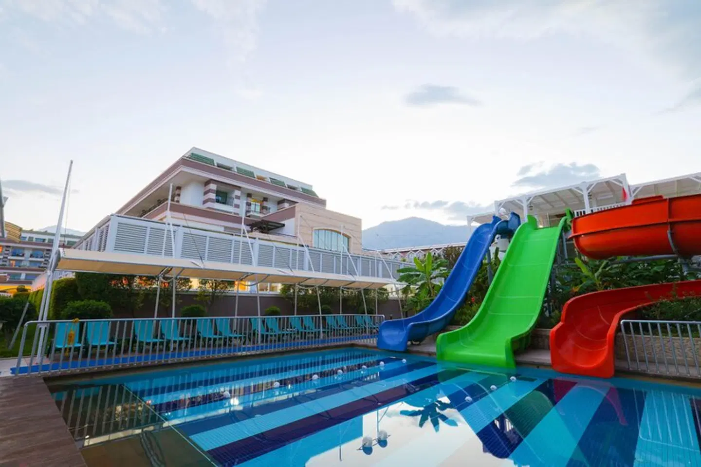 Crystal De Luxe Comfort Collection OUTDOOR_POOL