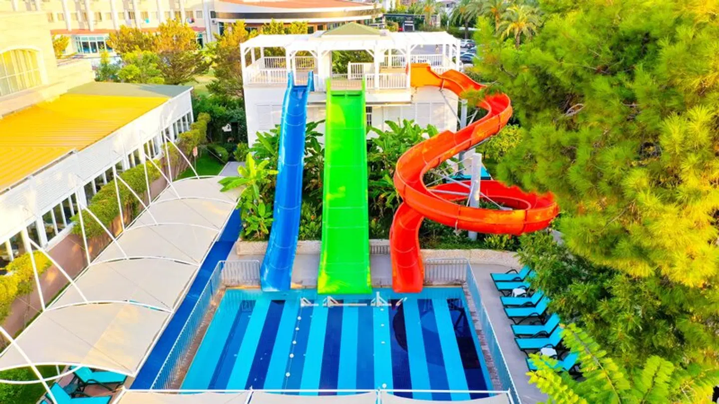 Crystal De Luxe Comfort Collection OUTDOOR_POOL