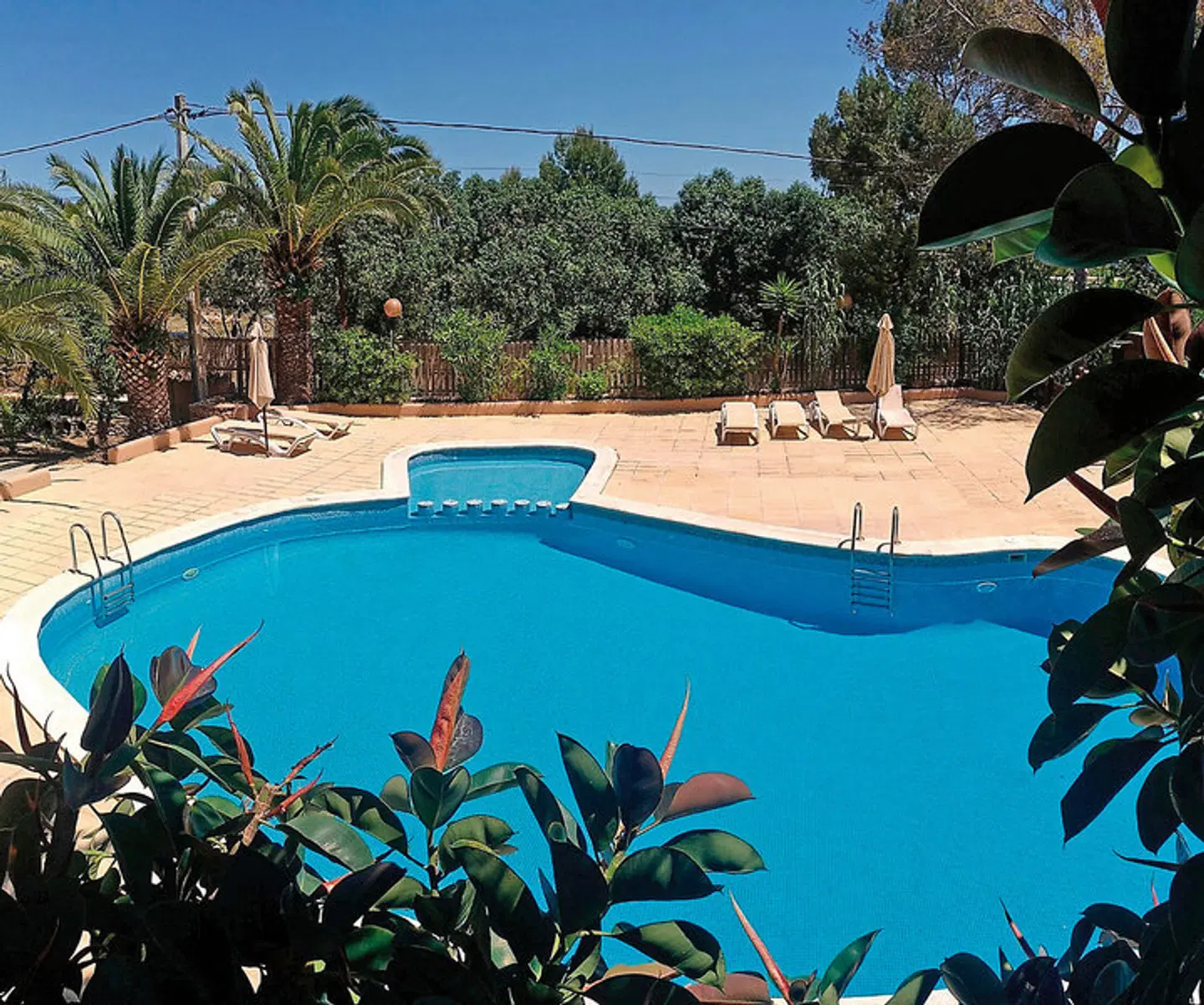 Allida OUTDOOR_POOL