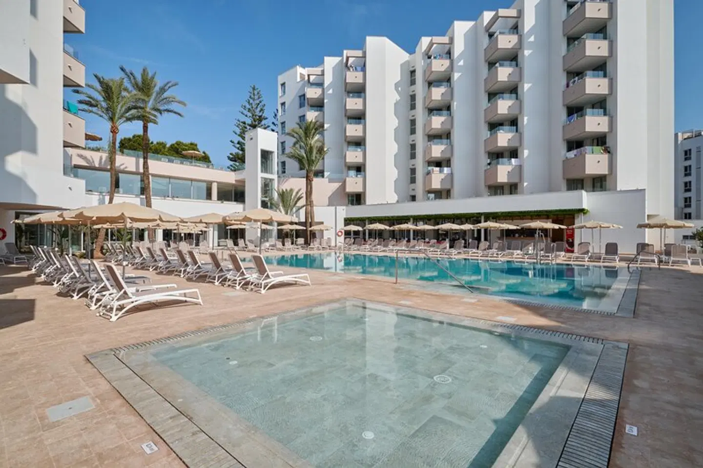 Hipotels Bahía Grande OUTDOOR_POOL