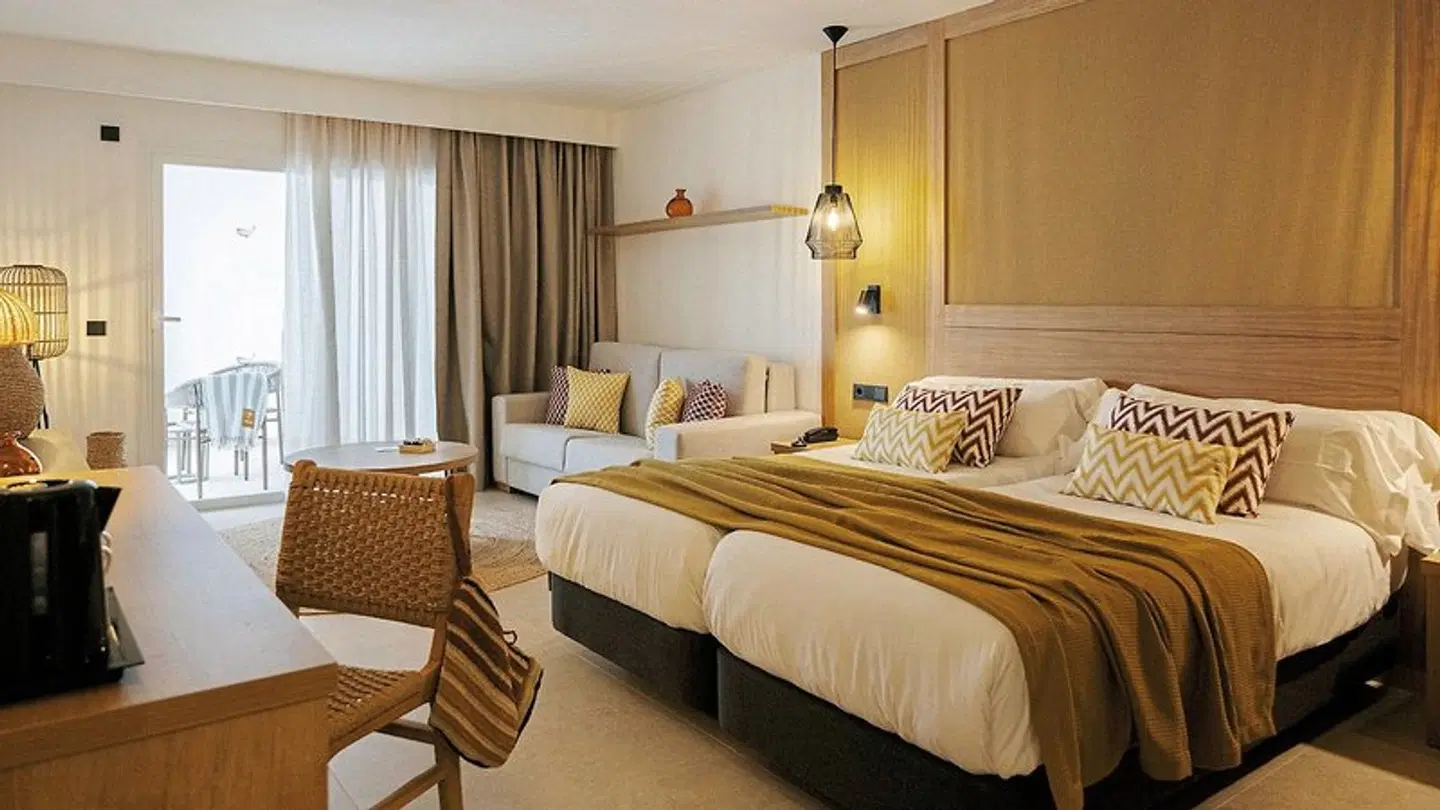 Caramelo Marina Cala'n Bosch ROOM_EXAMPLE