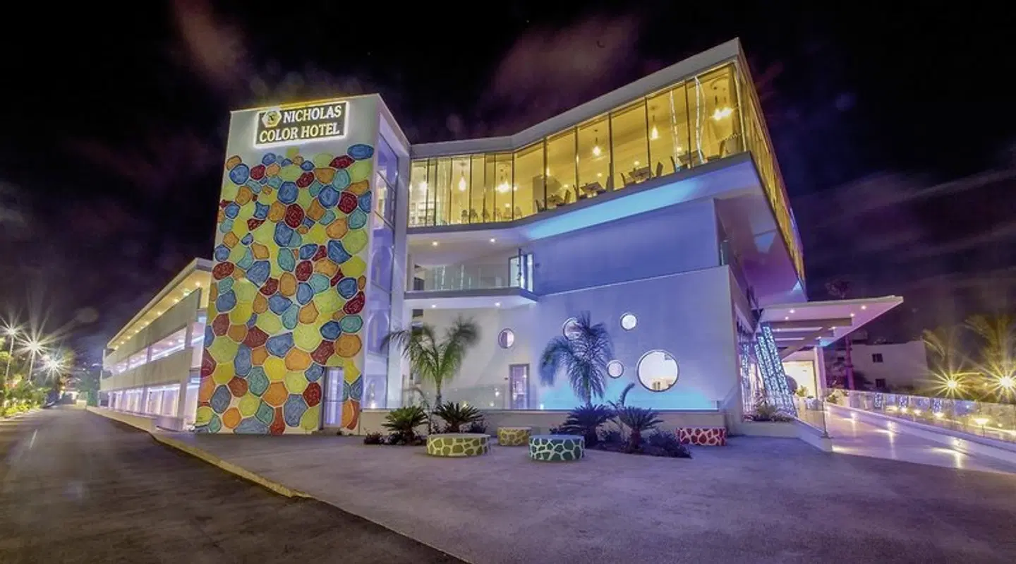 Nicholas Color Hotel EXTERIOR
