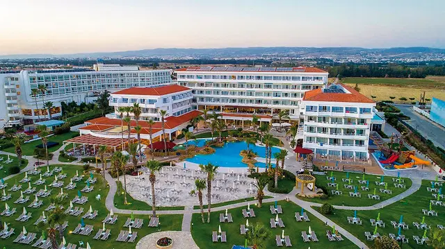 Leonardo Cypria Bay EXTERIOR