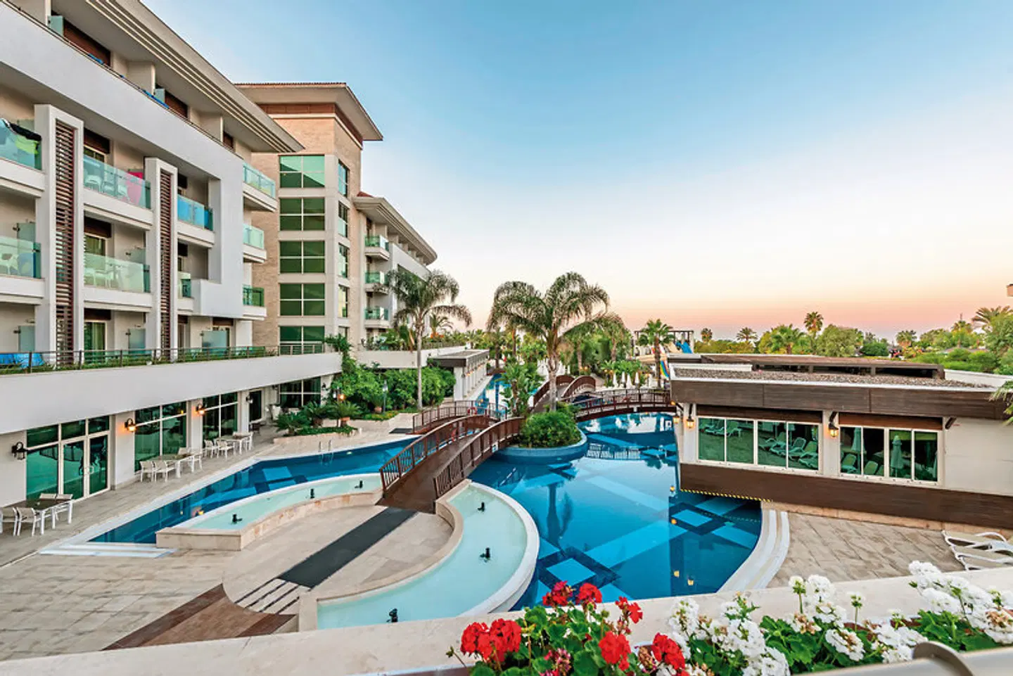 Sunis Hotel Evren Beach Resort & Spa OUTDOOR_POOL