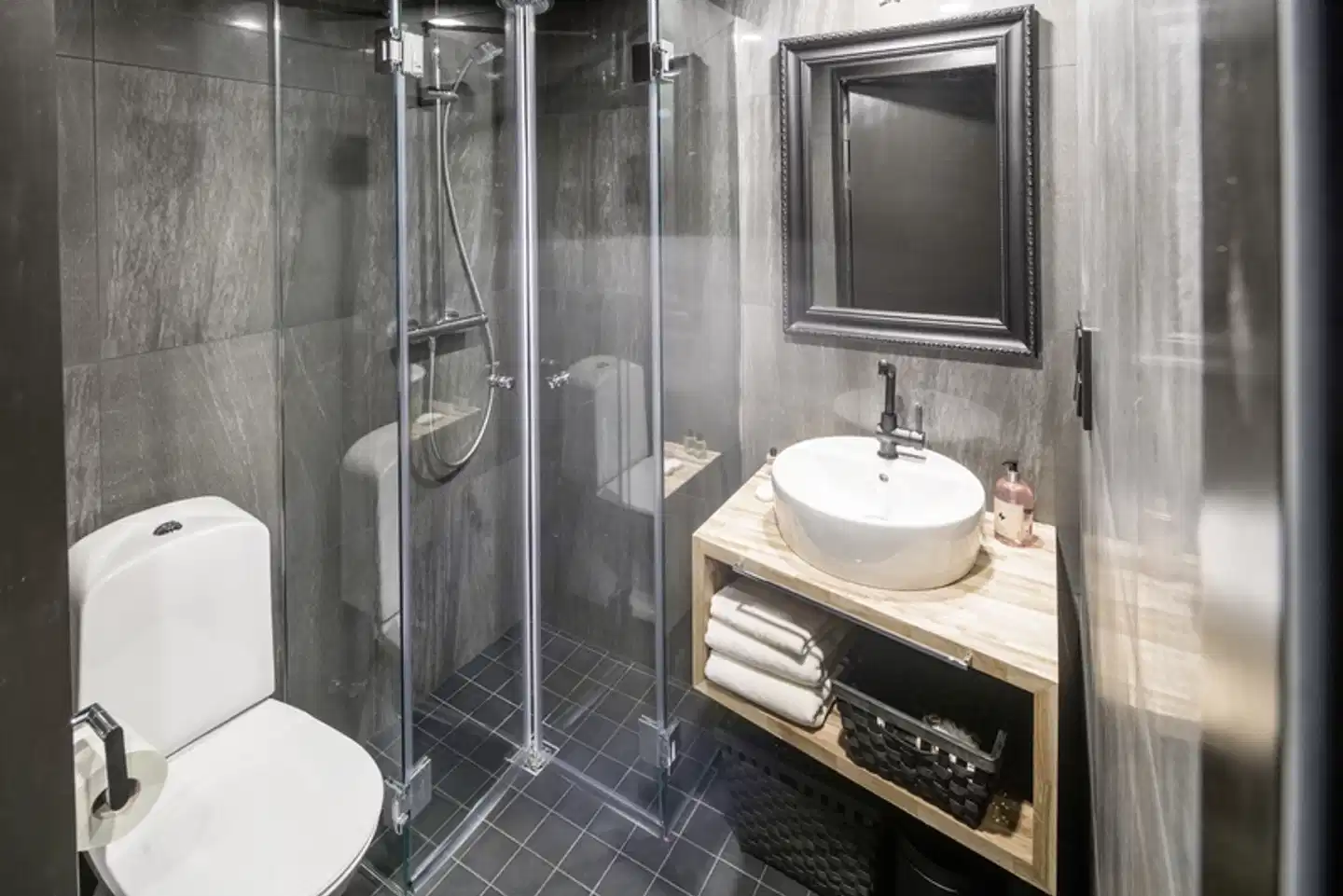 Arctic TreeHouse Hotel Badezimmer