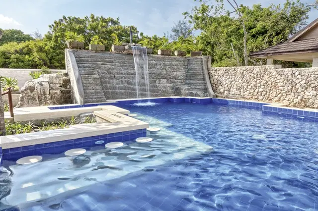 Leopard Beach Resort & Spa OUTDOOR_POOL