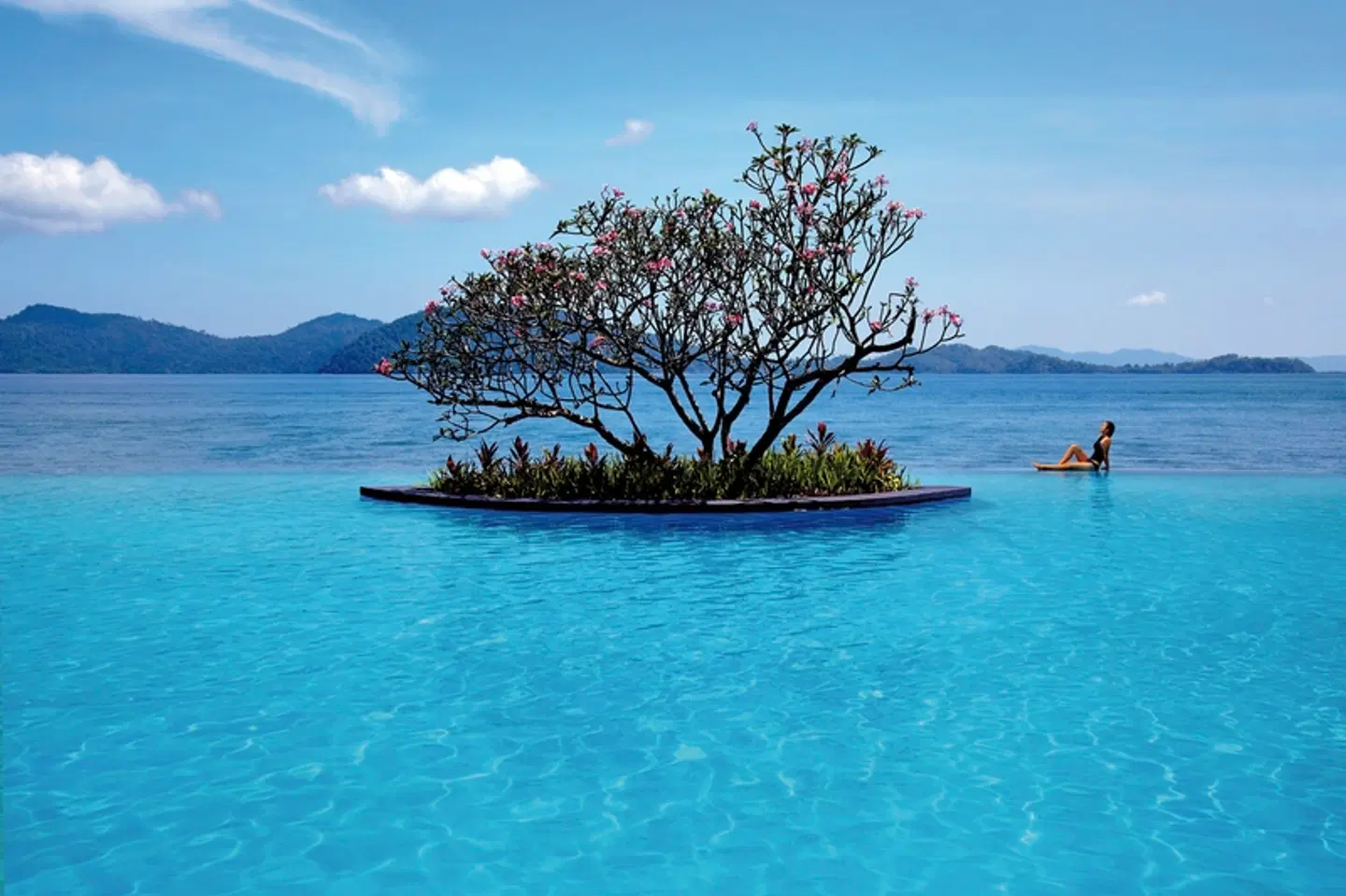 Shangri-La Tanjung Aru OUTDOOR_POOL