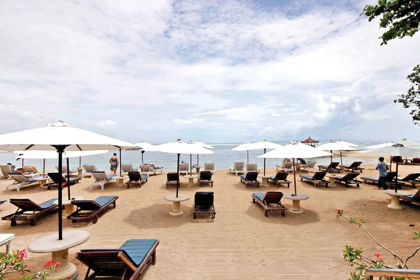 Respati Beach Hotel Strand