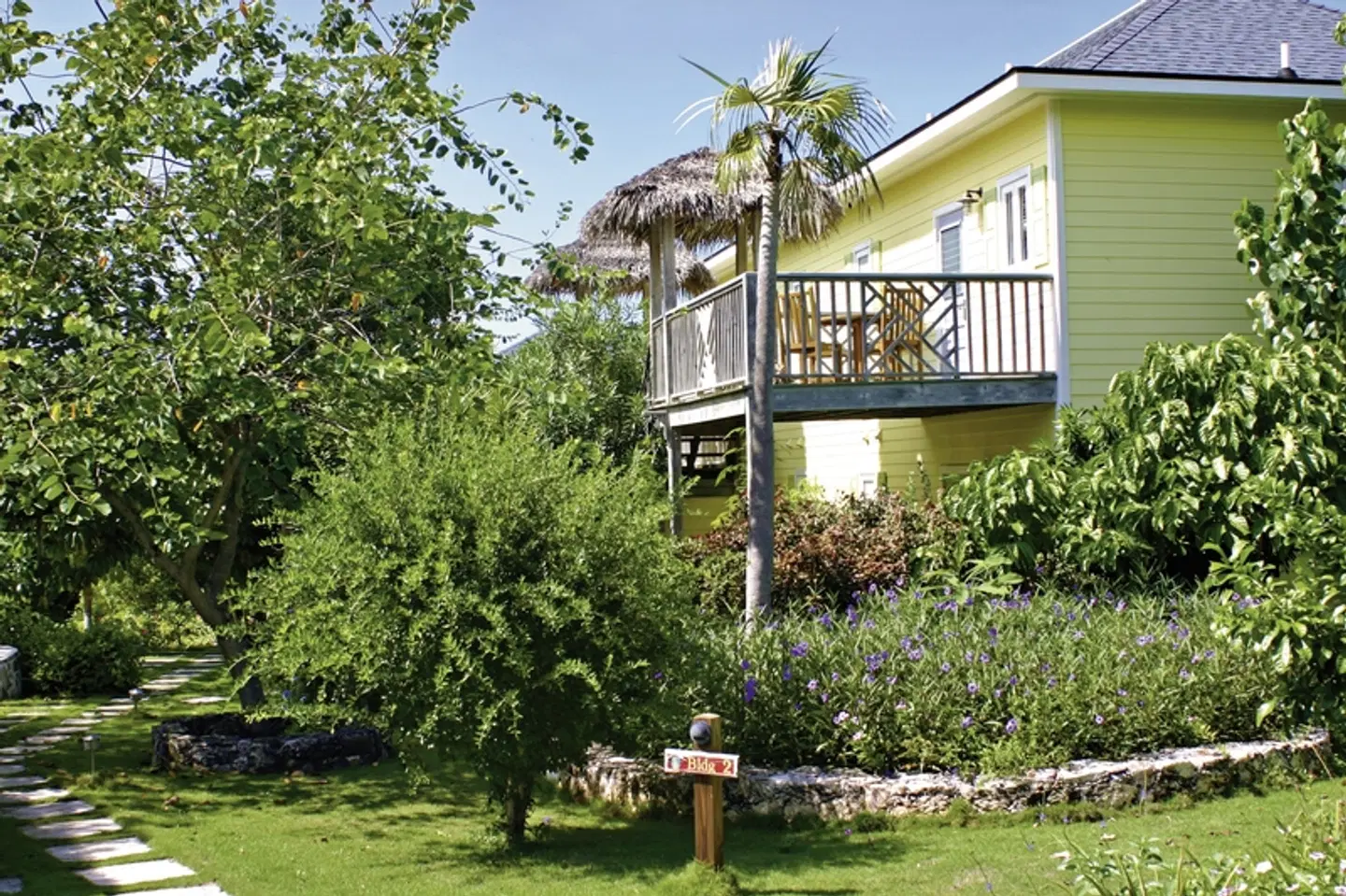 Pineapple Fields EXTERIOR