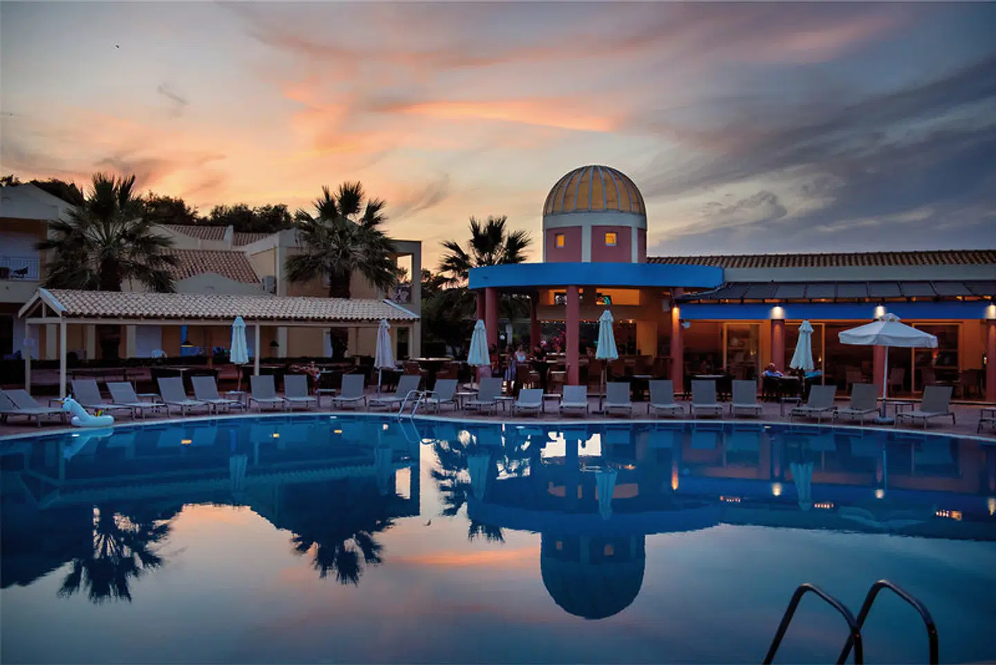 Olympion Village Hotel OUTDOOR_POOL