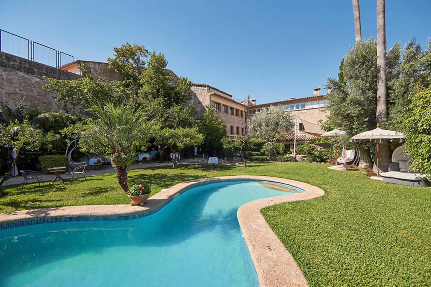 Son Sant Jordi OUTDOOR_POOL