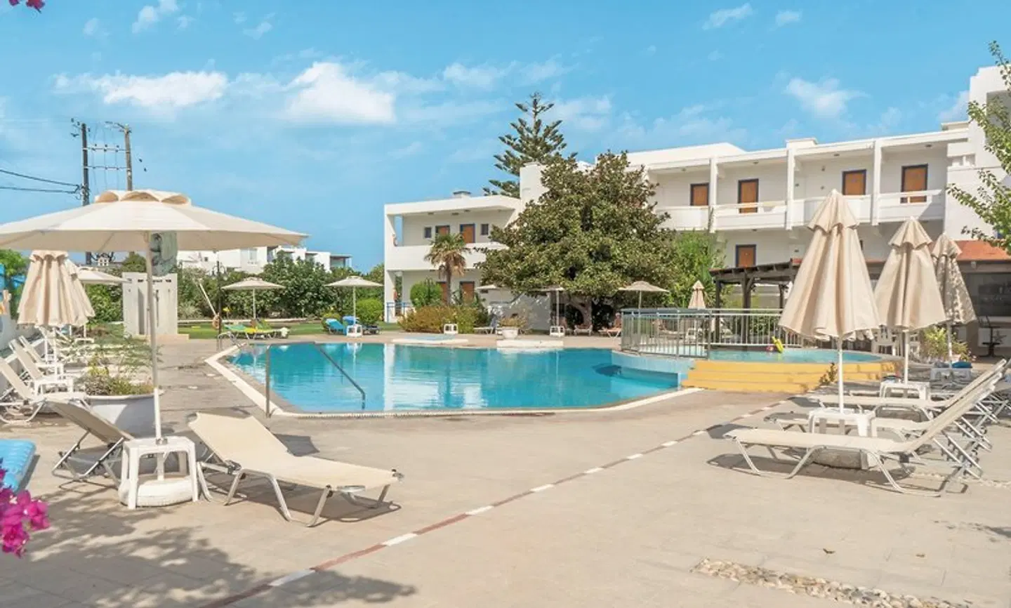 Danae OUTDOOR_POOL