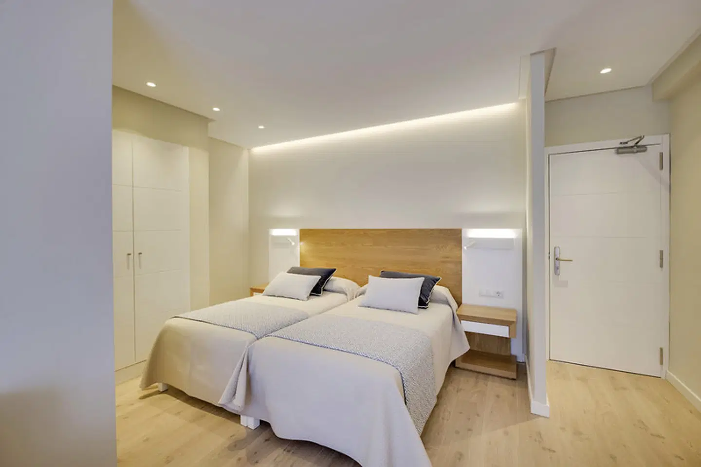 Eden Sóller ROOM_EXAMPLE