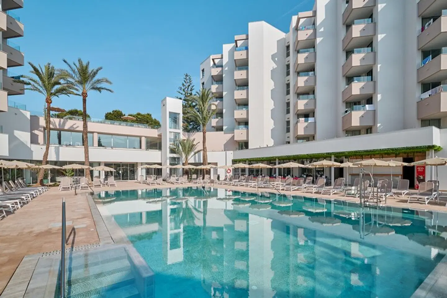 Hipotels Bahía Grande OUTDOOR_POOL