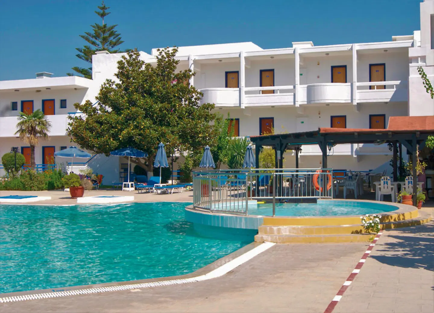 Danae OUTDOOR_POOL