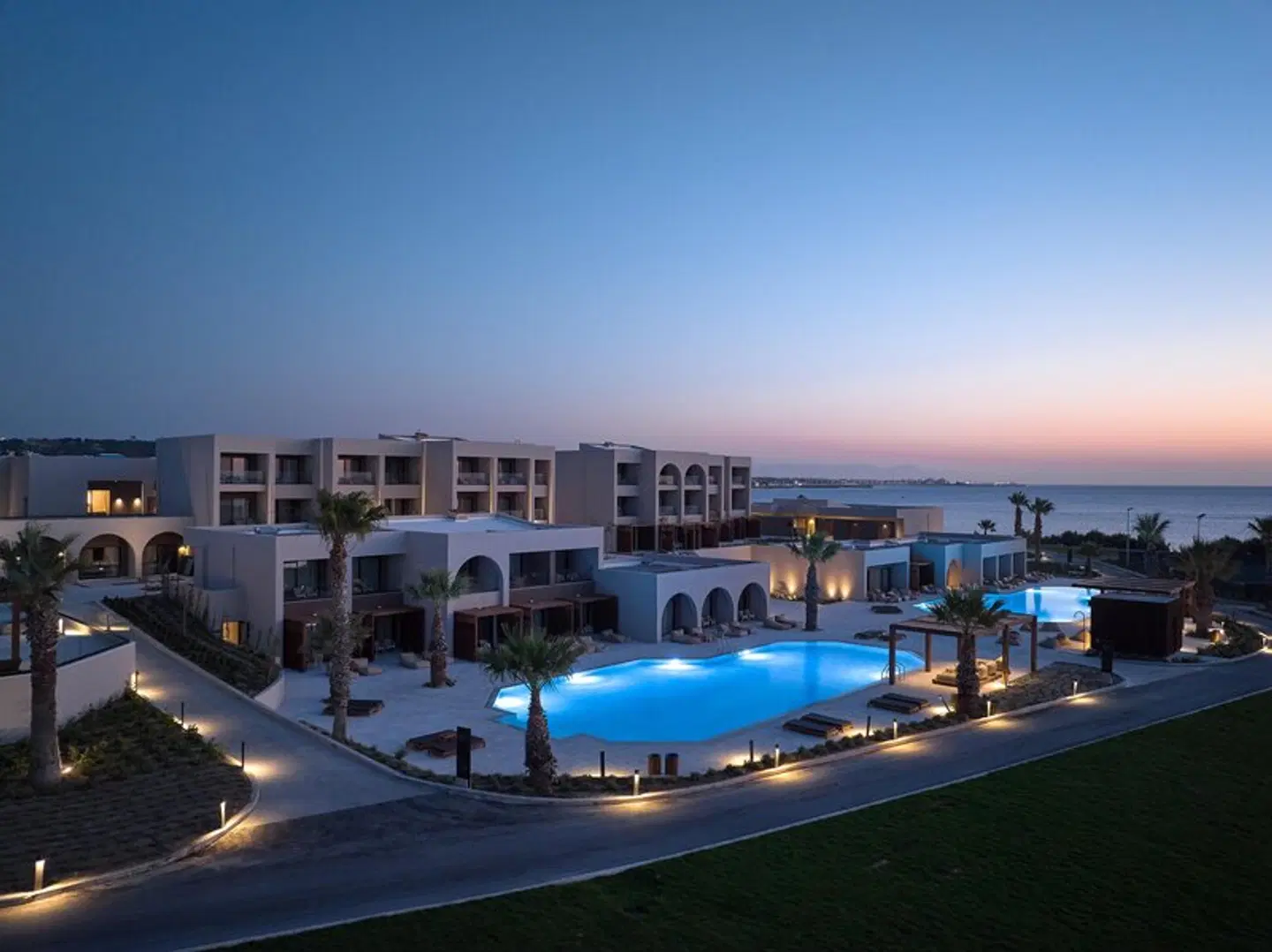 Ella Elissa EXTERIOR