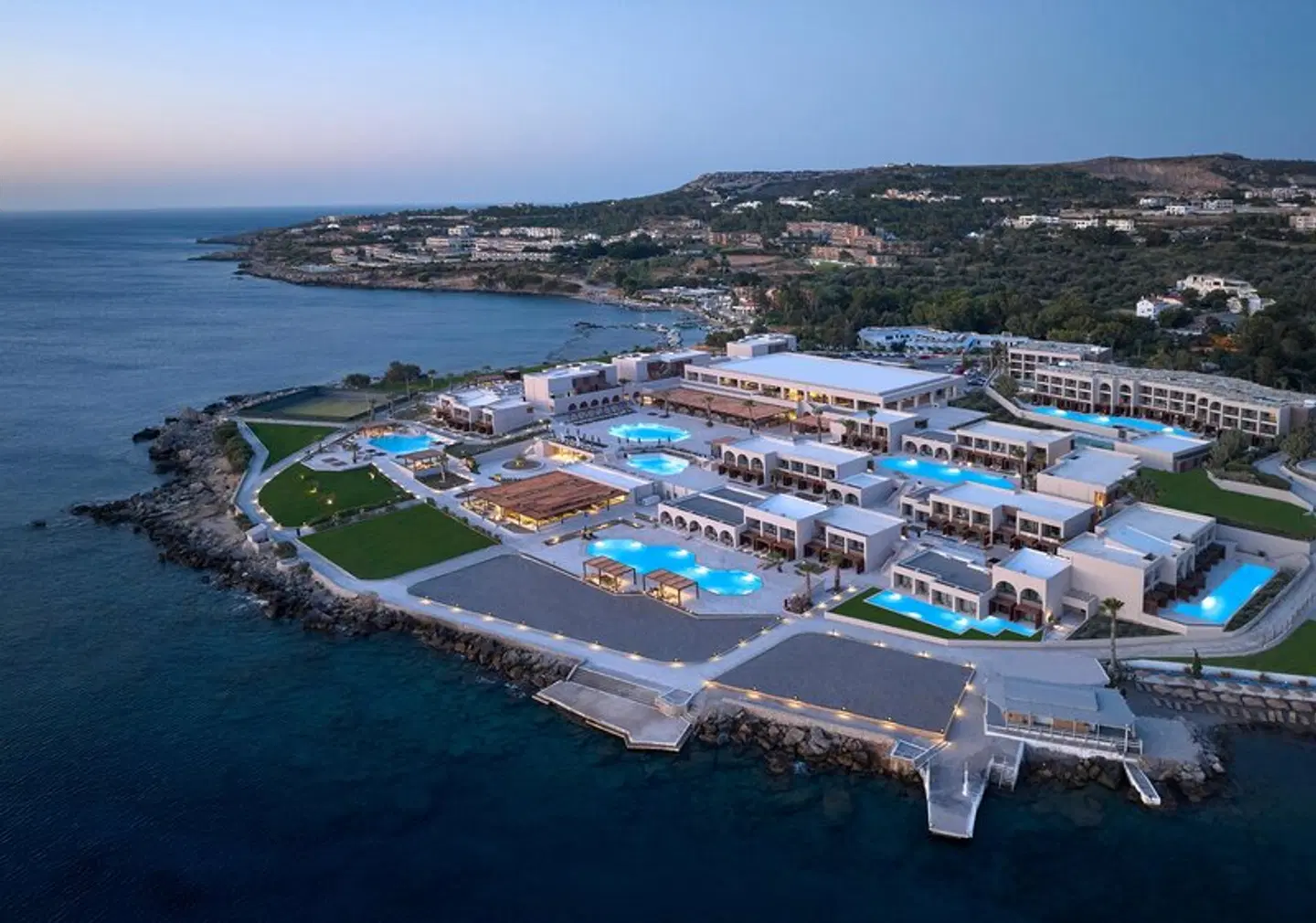 Ella Elissa EXTERIOR